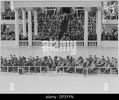 Vista la distanza della inaugurazione del Presidente Truman che mostra il presidente al podio. 199978 Foto Stock