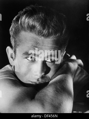 James Dean, Close-Up, Ritratto, sul set del film "Ribelle senza una causa', Warner Bros, 1955 Foto Stock