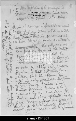 Una fotografia che mostra il presidente degli Stati Uniti Franklin D. Roosevelt che comunica con il primo ministro britannico Winston Churchill, catturata nel 1951. Foto Stock