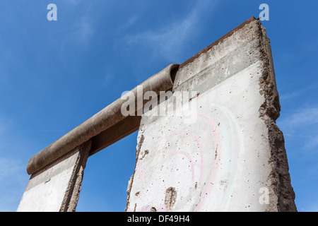 Resti del muro di Berlino la separazione della città tedesca in Oriente e in Occidente parti Foto Stock