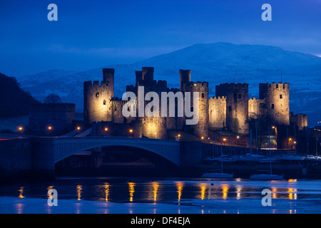 Conwy Castle in inverno la neve Conwy County North Wales UK Foto Stock