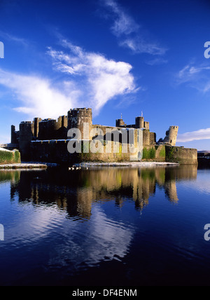 Castello di Caerphilly in inverno con neve Caerphilly South Wales UK Foto Stock