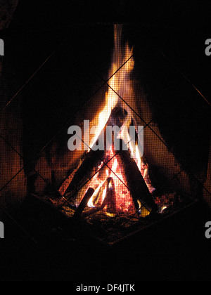 I registri di masterizzazione in camino, Close Up Foto Stock