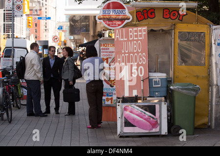Hot Dog vendor nel centro cittadino di Toronto Foto Stock