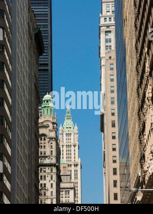 Broadway 'Canyon di Heroes", architettura comprendente il Woolworth Building, New York Foto Stock