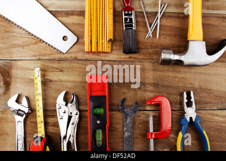 Un assortimento di strumenti di lavoro su legno Foto Stock