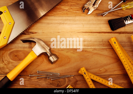 Una varietà di strumenti in legno. Spazi pubblicitari Foto Stock