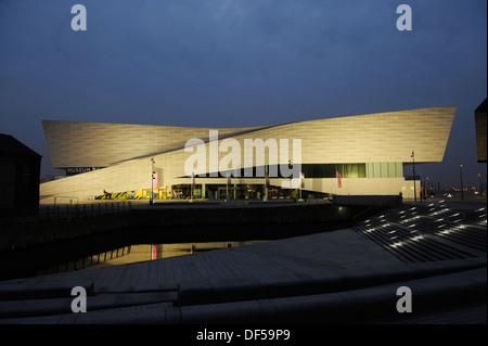 Museo di Liverpool progettato dagli architetti 3XN e ingegneri Buro Happold e costruita su l'isola di Mann, Pier Head, Liverpool . Foto Stock