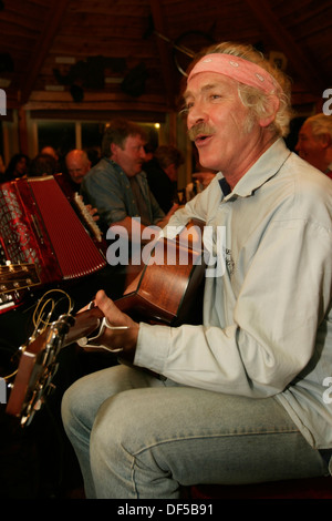 Singsong presso la vecchia fucina inverie, knoydart, Highlands scozzesi. Foto Stock