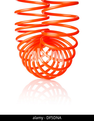 Rosso arancione sottile aria a spirale flessibile usato per attrezzi pneumatici, isolato su bianco con ombra naturale. Foto Stock