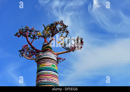 Sotto la scultura di baobab, Festival del mondo, Southbank Centre di Londra, Regno Unito Foto Stock