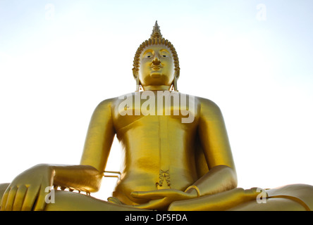 Grande statua del Buddha al Wat muang, Thailandia. Foto Stock