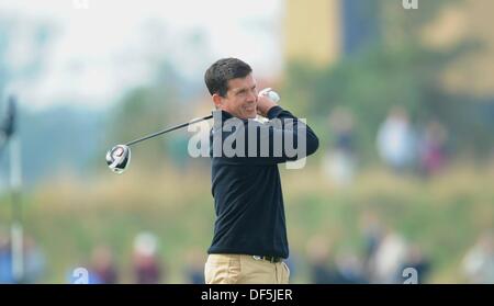 St Andrews, Kingsbarns, Scotland, Regno Unito . Il 28 settembre, 2013. Tim Henman tees di al diciottesimo nel suo terzo round della Alfred Dunhill Links campionato a Old Course St Andrews Credit: Azione Plus immagini di sport/Alamy Live News Foto Stock