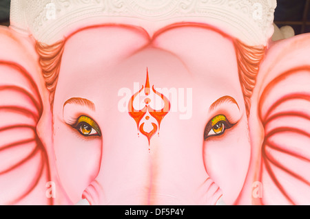 Ganesh Chaturthi. Idoli pronti per la vendita Foto Stock