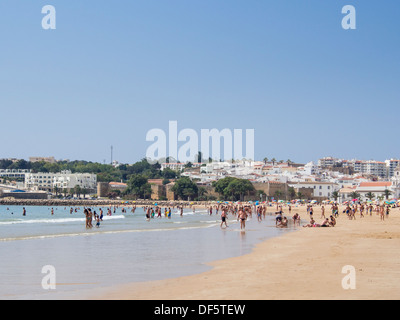 La spiaggia di Meia Praia a Lagos, Portogallo Foto Stock