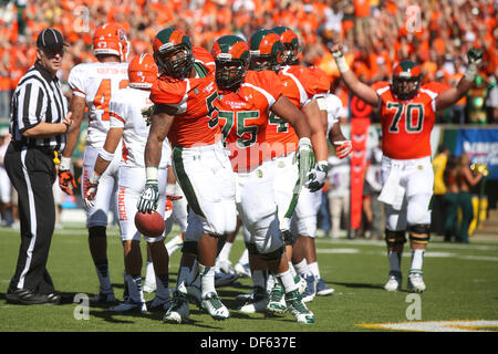 Fort Collins, CO, Stati Uniti d'America. Il 28 settembre, 2013. 28 settembre 2013: Colorado State running back Kapri Bibbs (5) celebra una prima metà touchdown contro UTEP. I Rams ha vinto 59-42. © csm/Alamy Live News Foto Stock