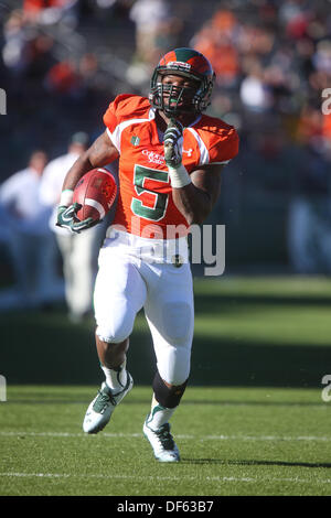 Fort Collins, CO, Stati Uniti d'America. Il 28 settembre, 2013. 28 settembre 2013: Colorado State running back Kapri Bibbs teste per la zona di estremità nella seconda metà contro UTEP. I Rams ha vinto 59-42. © csm/Alamy Live News Foto Stock