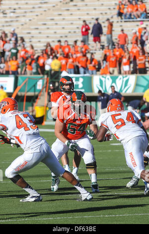 Fort Collins, CO, Stati Uniti d'America. Il 28 settembre, 2013. 28 settembre 2013: Colorado State lineman Giordania Gragert (64) genera un blocco nella seconda metà contro UTEP. I Rams ha vinto 59-42. © csm/Alamy Live News Foto Stock