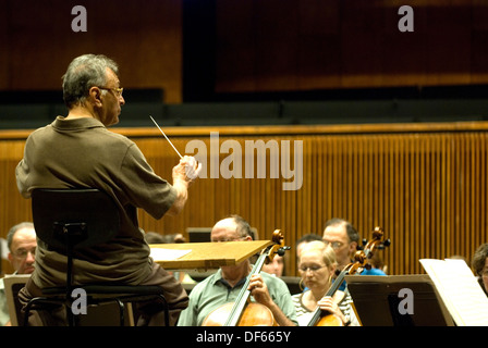 La prova della Israeli Philharmonic Orchestra con la direzione di Zubin Mehta conductor al Mann Auditorium di Tel Aviv, Israele Foto Stock