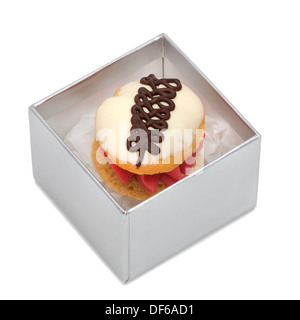 Amaretto torta boutique in confezione regalo e allentato. Foto Stock