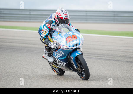 Il pilota spagnolo, Maverick Viñales , tenta di ottenere la pole position nella pratica qulifying in Aragona Motogp grand prix (moto 3), in circuito di Alcaniz in Spagna su settembre 28th, 2013 Team Calvo rider Maverick Viñales ha terminato al secondo posto qualifiyin nel circuito di Alcaniz, Teruel, Spagna. Foto Stock