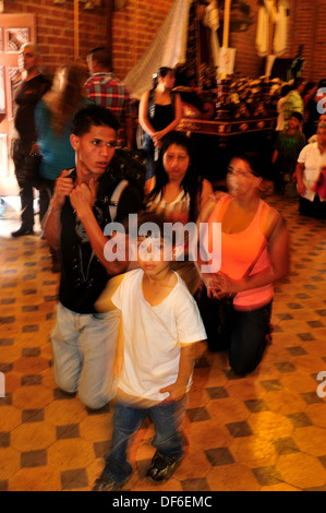 Via Crucis - Pasqua in Ntra Sra del Rosario nella cattedrale di GIRARDOTA - Dipartimento di Antioquia. COLOMBIA Foto Stock