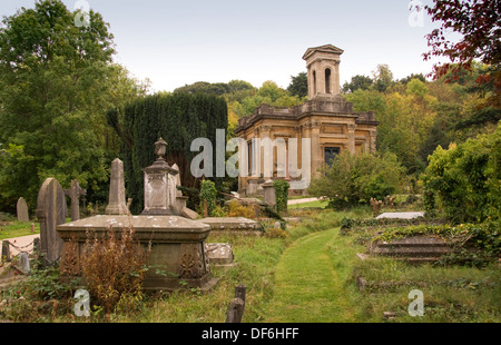 Arnos Vale cimitero,Bristol,UK costruito nel 1837,ha molti grado 11 edifici elencati,tombe e monumenti. una morte REGNO UNITO bury sepolto Foto Stock