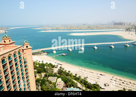 La vista su Jumeirah Palm man-made Island, Dubai, UAE Foto Stock