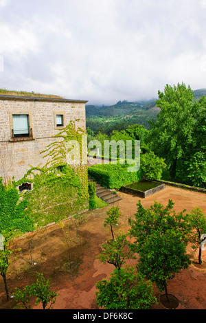 Posada Geres Amares,vecchio monastero,Chiostri,Viste delle colline circostanti,grande area escursionistica a Geres Parco Nazionale,Portogallo settentrionale Foto Stock