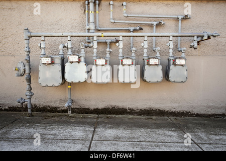 Fila di contatori del gas a Portland, Oregon Foto Stock