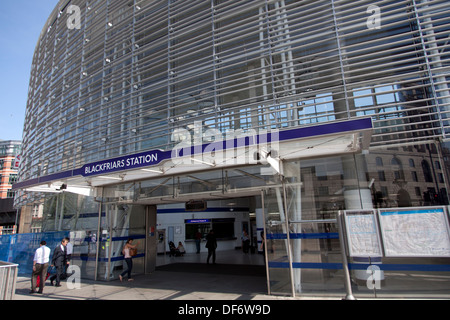 Blackfriars Station, Queen Victoria Street, Londra, Inghilterra, Regno Unito. Foto Stock