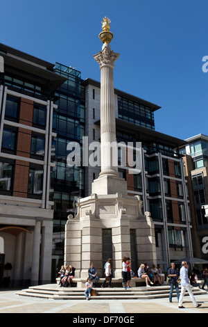 Paternoster square Colonna, Paternoster Square, Londra, Inghilterra, Regno Unito. Foto Stock