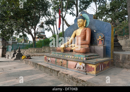 Budda seduto a Swayambhunath (tempio delle scimmie) tempio buddista Foto Stock