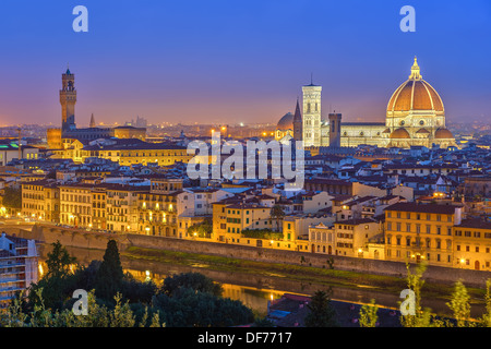 Vista su Firenze di notte Foto Stock