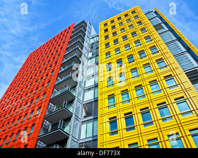 Facciata di Central Saint Giles, progettato dall'architetto italiano Renzo Piano, Giles High Street, London, England, Regno Unito Foto Stock