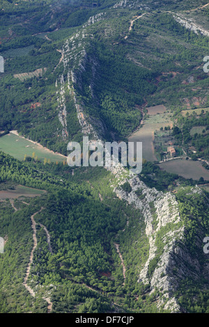 La vista dall'alto montagne Sainte Victoire nelle Bouches du Rhone. Francia Foto Stock