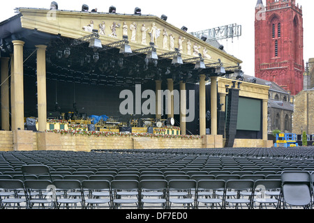 Maastricht Vrijthof Square, palco temporaneo e posti a sedere nella piazza della città pronti per il concerto musicale estivo serale di Andre Rieu nel Limburgo, Paesi Bassi, Europa e UE Foto Stock