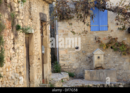 Il borgo medievale di Vaison la Romaine nella Vaucluse. Foto Stock