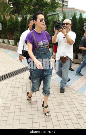 L'attrice Carina Lau assiste attività pubbliche detenute da Hong Kong anti-cancro la società di Hong Kong, Cina domenica 29,2013 sep. Foto Stock