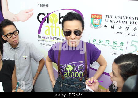 L'attrice Carina Lau assiste attività pubbliche detenute da Hong Kong anti-cancro la società di Hong Kong, Cina domenica 29,2013 sep. Foto Stock