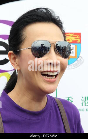 L'attrice Carina Lau assiste attività pubbliche detenute da Hong Kong anti-cancro la società di Hong Kong, Cina domenica 29,2013 sep. Foto Stock