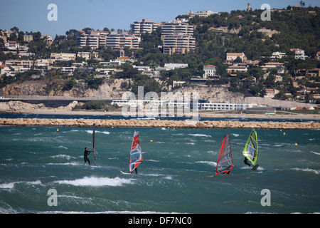 Windsurf A la Pointe Rouge spiaggia di Marseille , France Foto Stock