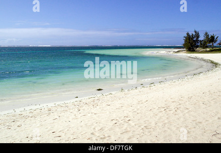 Bellissima laguna in Belle Mare sull'Isola Mauritius Foto Stock