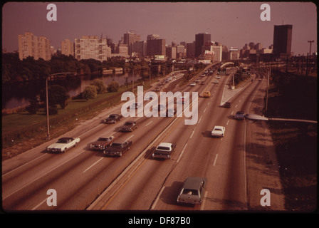 SCHUYKILL Expressway (I-676) velocizza il traffico tra il centro città e la zona nord e sobborghi occidentali 552712 Foto Stock