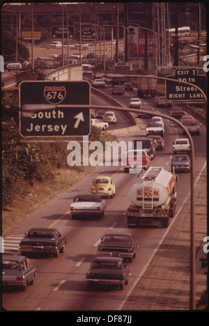 SCHUYKILL Expressway (I-676) velocizza il traffico tra il centro città e la zona nord e sobborghi occidentali 552713 Foto Stock