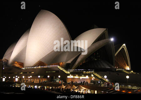 Sydney, Australia. Il 30 settembre, 2013. Julia Gillard fa la sua prima apparizione pubblica dato che lascia la presidenza del Consiglio dei Ministri in un'intervista con Anne estati a Sydney Opera House. Le foto scattate al foto-chiamata prima che l'evento. Nella foto è Sydney Opera House: Julia Gillard era dentro al momento in cui la foto è stata scattata. Credito: Richard Milnes/Alamy Live News Foto Stock