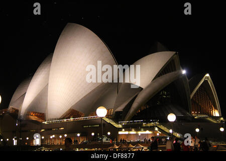 Sydney, Australia. Il 30 settembre, 2013. Julia Gillard fa la sua prima apparizione pubblica dato che lascia la presidenza del Consiglio dei Ministri in un'intervista con Anne estati a Sydney Opera House. Le foto scattate al foto-chiamata prima che l'evento. Nella foto è Sydney Opera House: Julia Gillard era dentro al momento in cui la foto è stata scattata. Credito: Richard Milnes/Alamy Live News Foto Stock