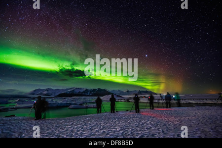 Fotografi di fotografare le aurore boreali Northern lights Jokulsarlon, Islanda Foto Stock