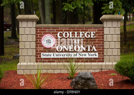 Università di Stato di New York College in Oneonta è raffigurato in Oneonta, NY Foto Stock