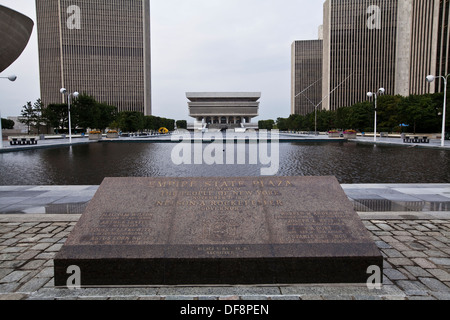 Una vista generale dell'Empire State Plaza è raffigurato in Albany, NY Foto Stock